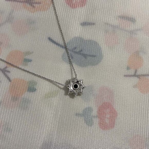 Harry Winston Sunflower Emerald And Diamond Necklace Small - Picture 4 of 5